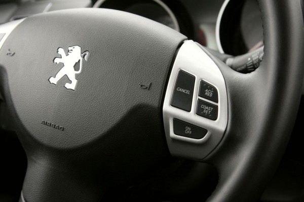PEUGEOT 4007