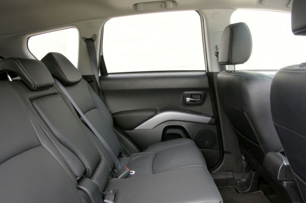 PEUGEOT 4007