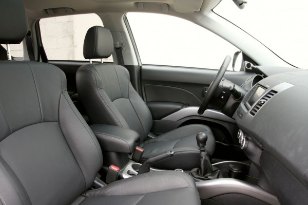 PEUGEOT 4007