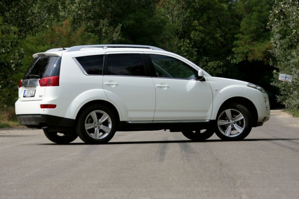 PEUGEOT 4007