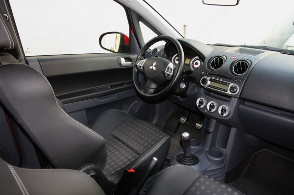 MITSUBISHI COLT