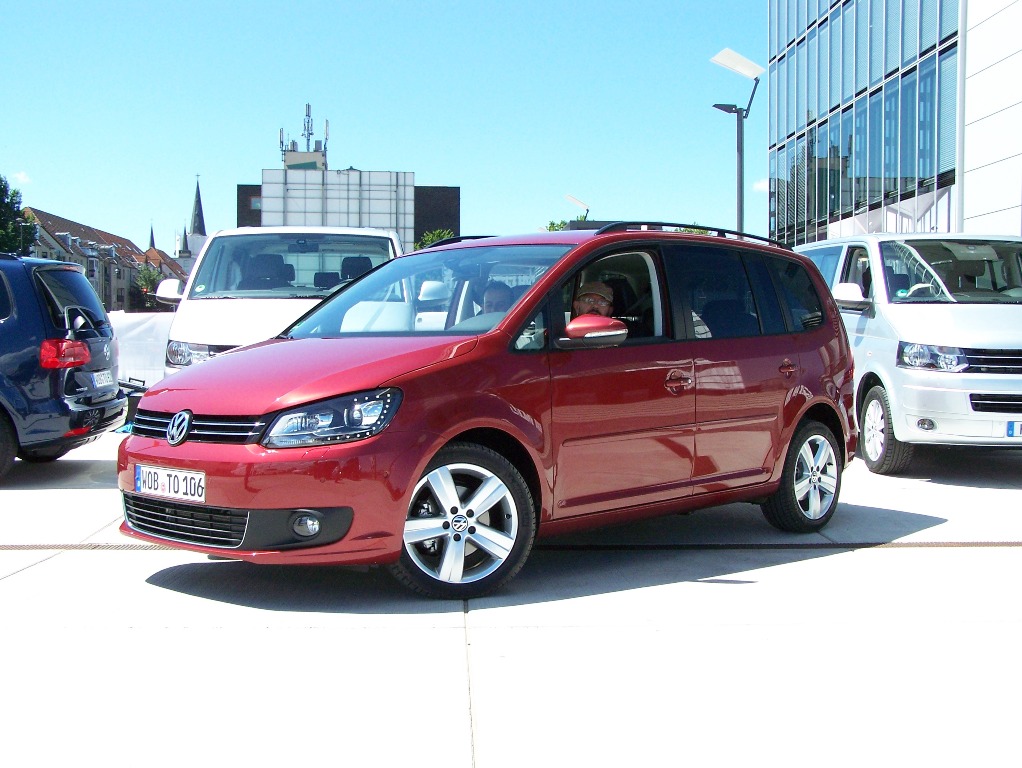VOLKSWAGEN TOURAN