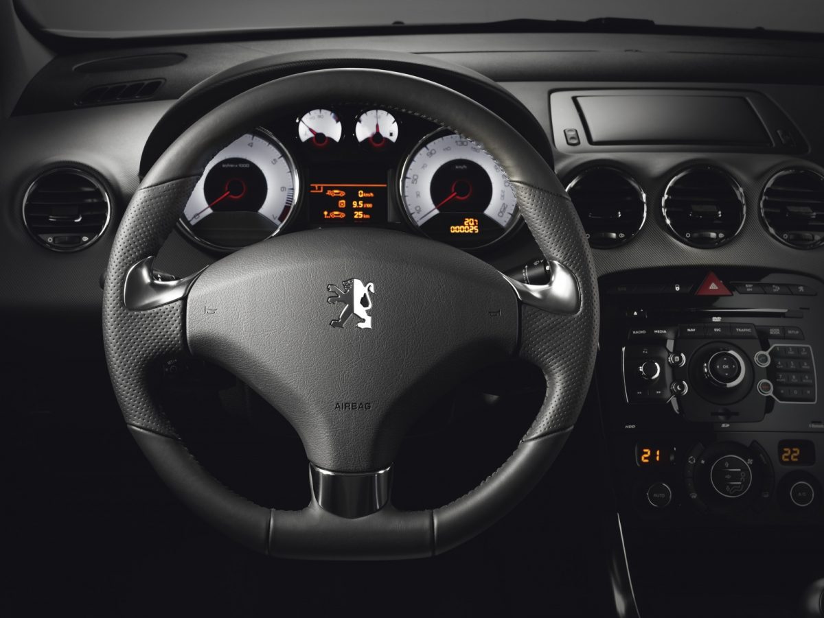 PEUGEOT 308