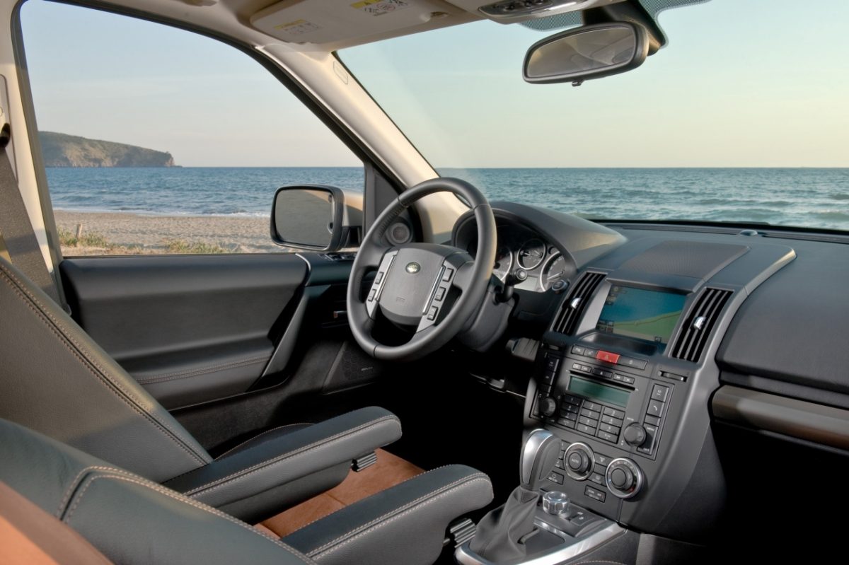 LAND ROVER