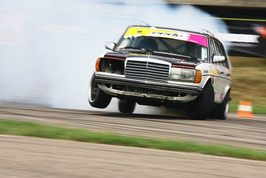 MERCEDES-BENZ