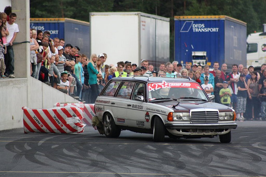 MERCEDES-BENZ