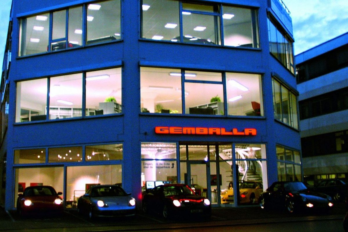 PORSCHE 911