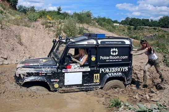 LAND ROVER DEFENDER