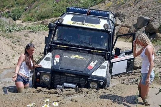 LAND ROVER DEFENDER