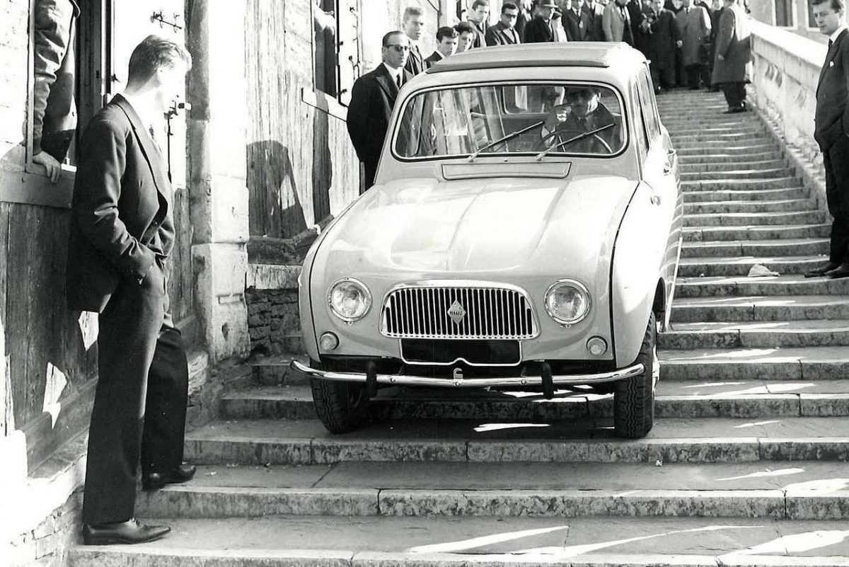 RENAULT R 4