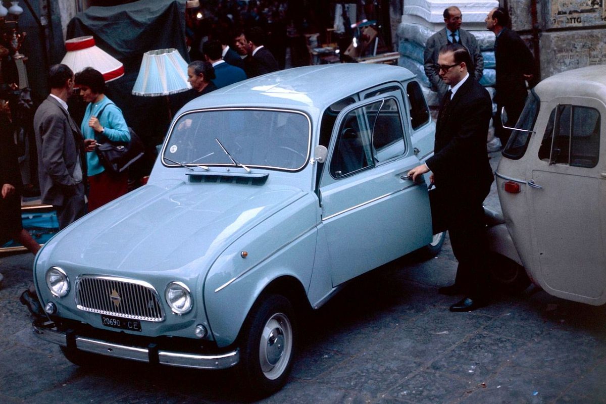 RENAULT R 4