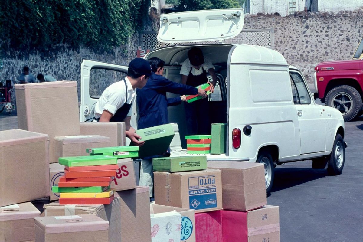 RENAULT R 4