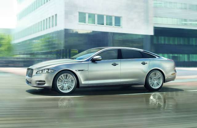 Könnyűből nehézbombázó: gyári páncélozás a Jaguar XJ-hez