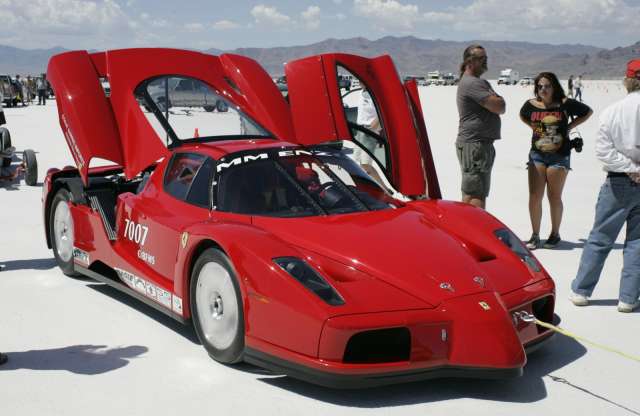 500 km/h felett hasítani egy Ferrari Enzóval...