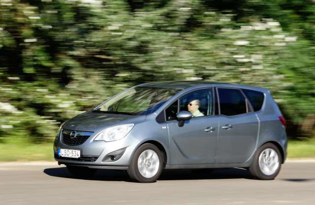 Családbarát kompakt az új Opel Meriva