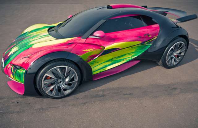 Művészi dekor az elektromos Citroën sportkocsin