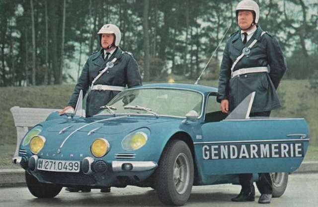 Újra villámgyors Renaultkat kapnak a francia csendőrök