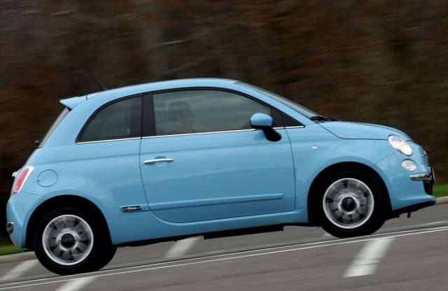 Kéthengeres csodaturbóval élveztük ki a Fiat 500-ast