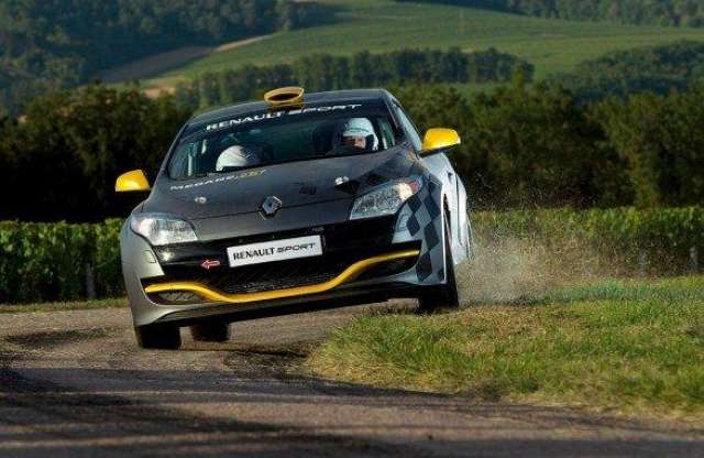 270 lóerővel igazi pályaautó lett a Renault Mégane RS N4
