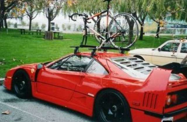 Így szállítsd a kerékpárodat - Ferrari F40 tetején