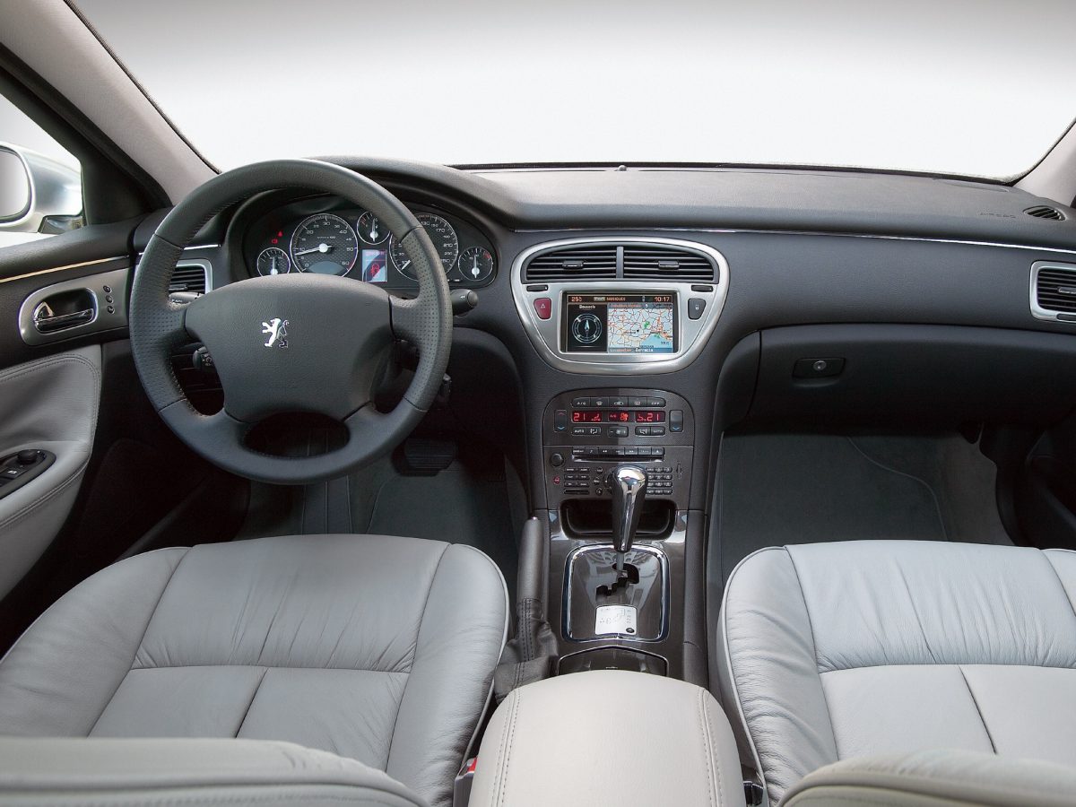 PEUGEOT 607