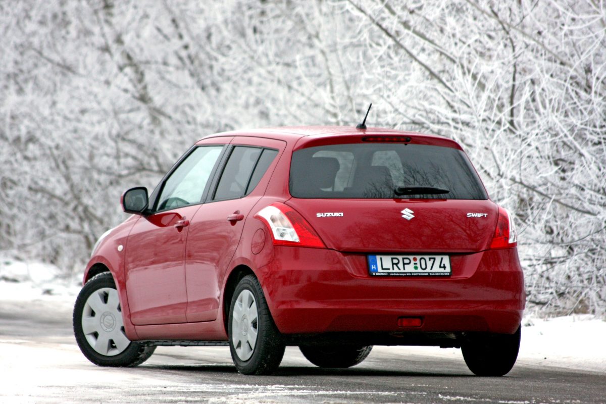 SUZUKI SWIFT
