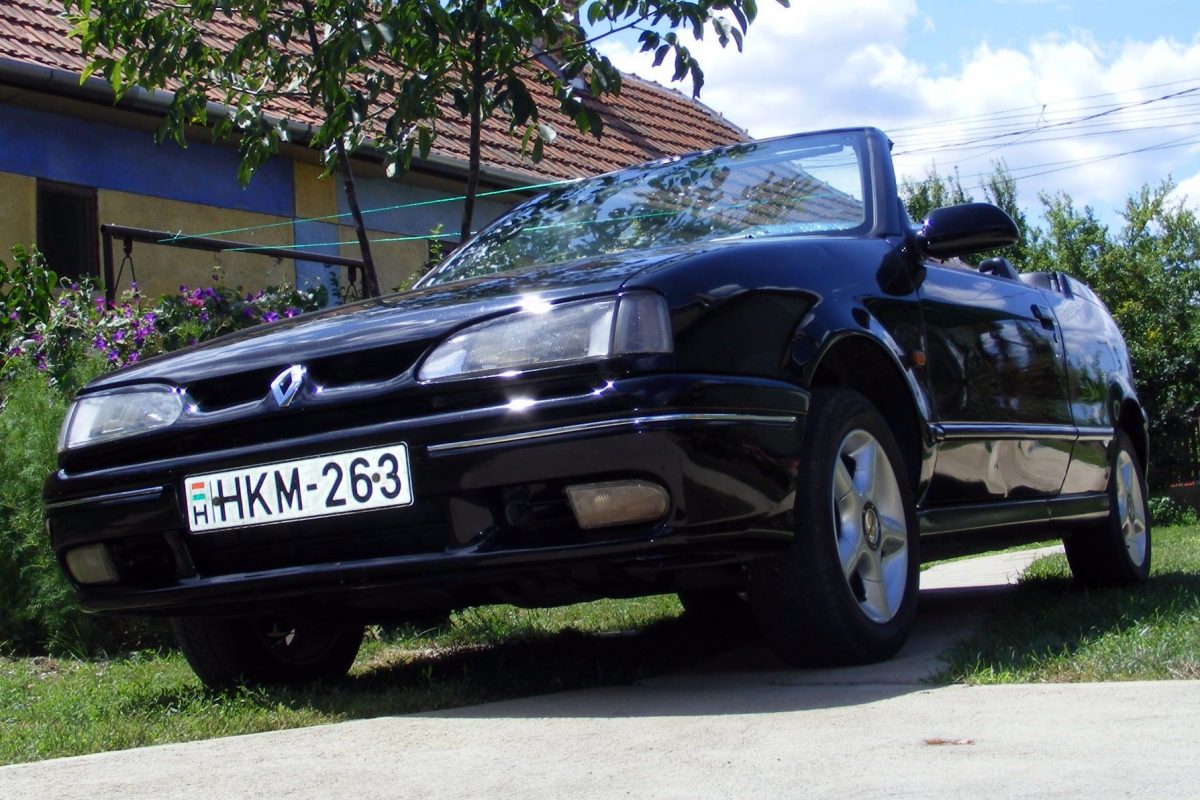 RENAULT R 19
