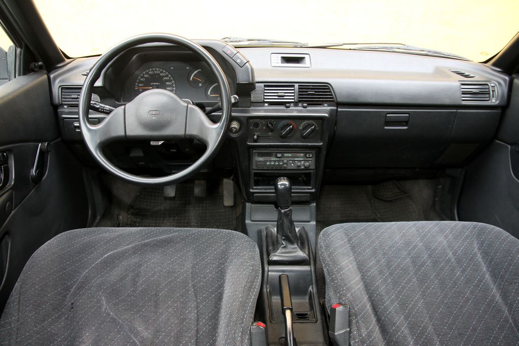 MITSUBISHI COLT