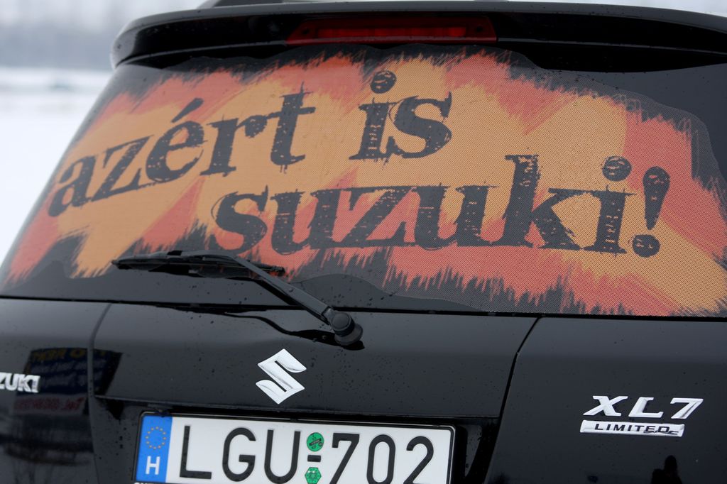 SUZUKI XL7