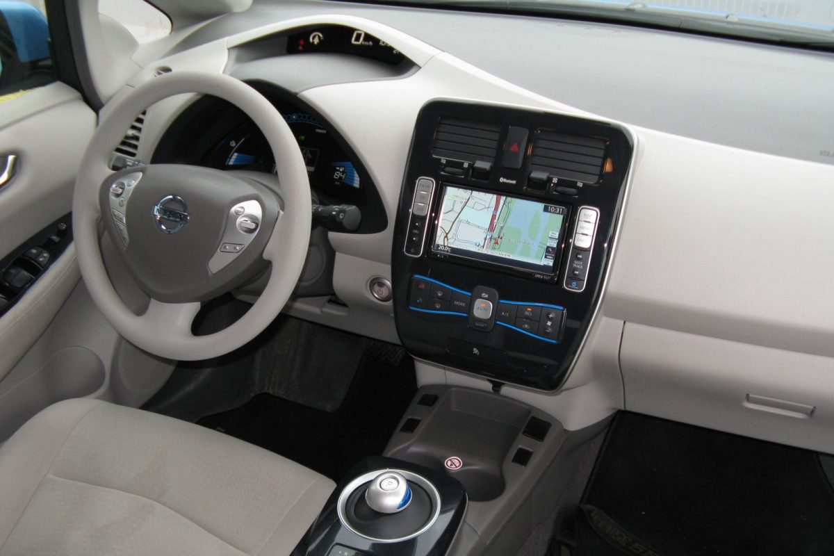 NISSAN LEAF
