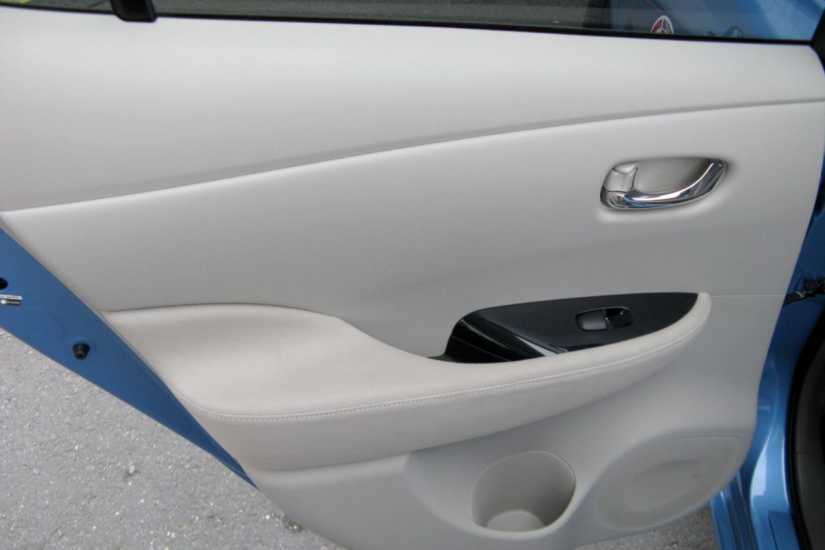 NISSAN LEAF
