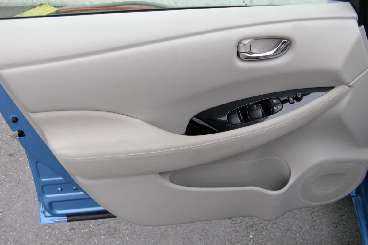 NISSAN LEAF