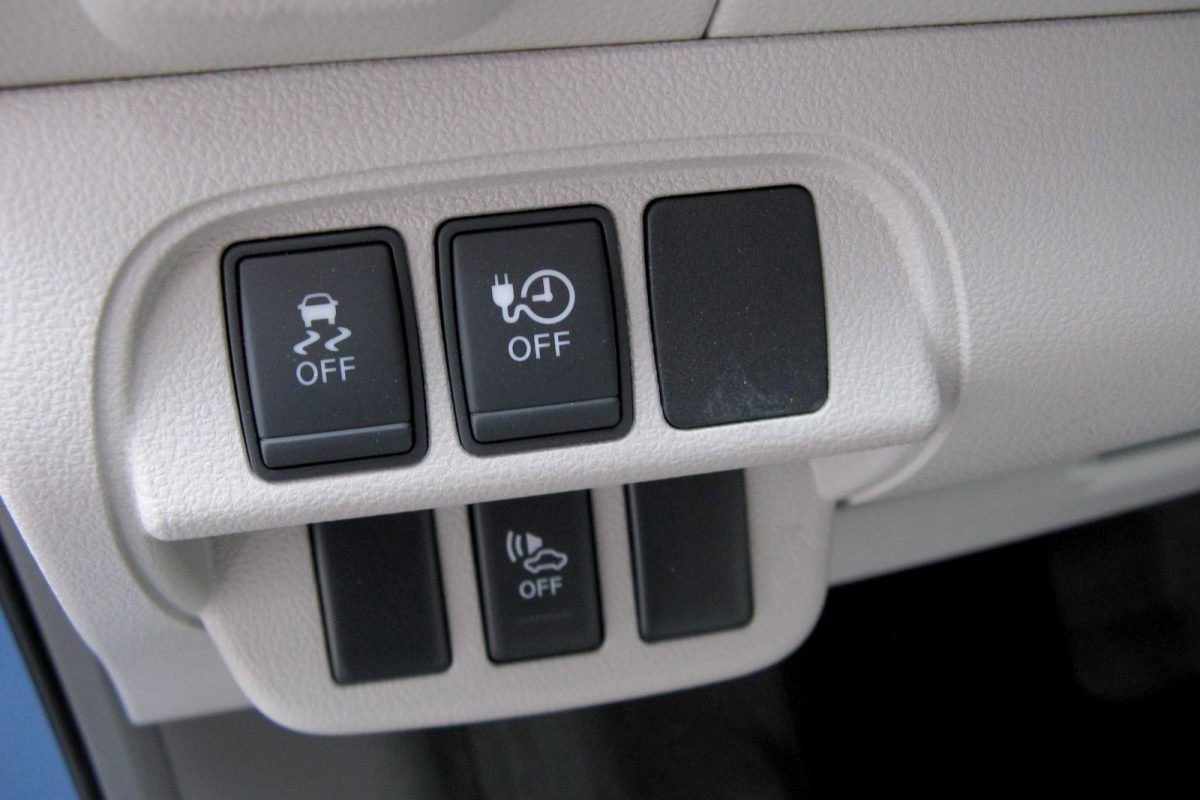 NISSAN LEAF