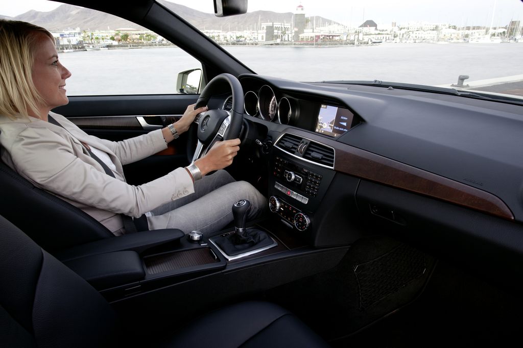MERCEDES-BENZ C-OSZTÁLY