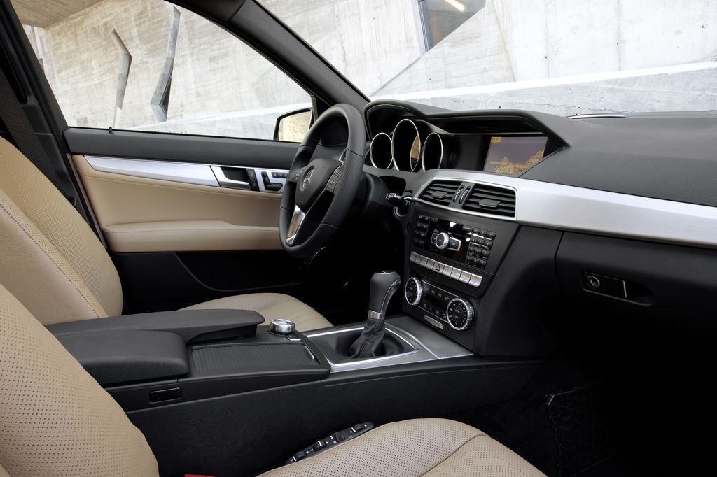 MERCEDES-BENZ C-OSZTÁLY