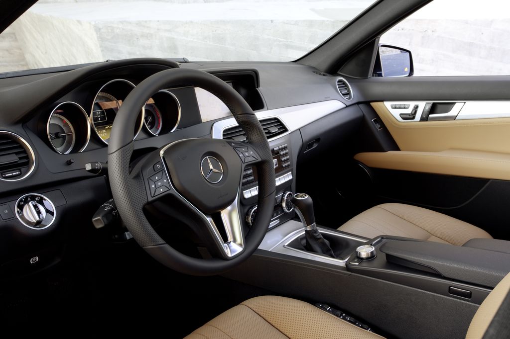 MERCEDES-BENZ C-OSZTÁLY