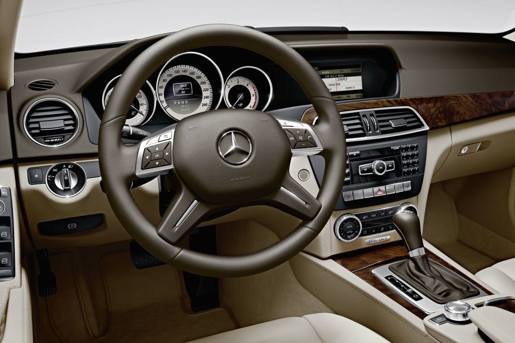 MERCEDES-BENZ C-OSZTÁLY