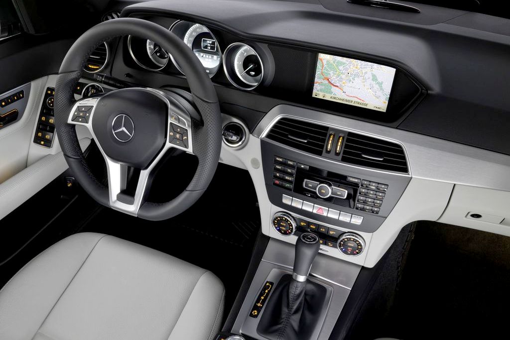 MERCEDES-BENZ C-OSZTÁLY