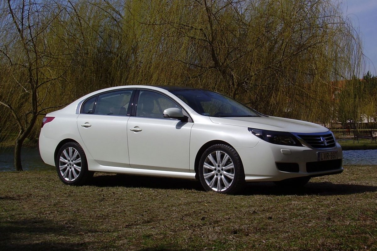 RENAULT LATITUDE