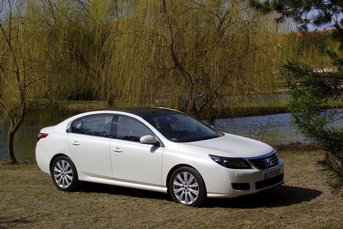 RENAULT LATITUDE