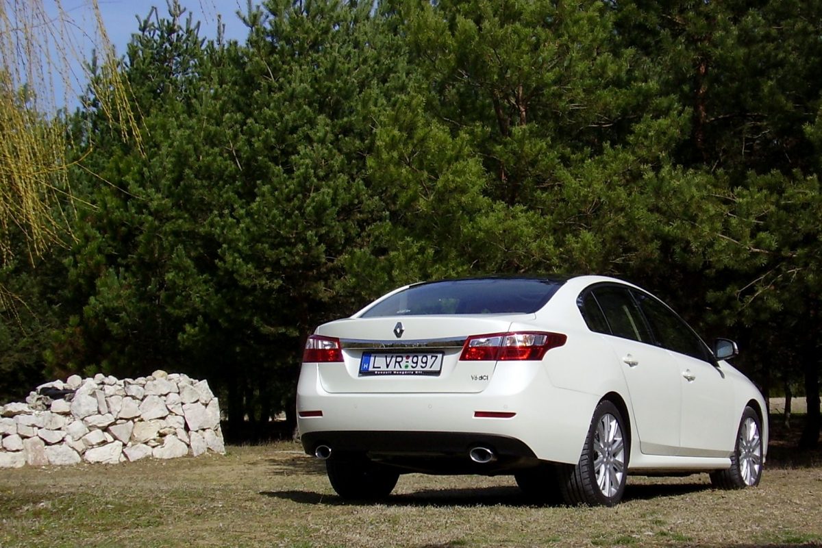 RENAULT LATITUDE
