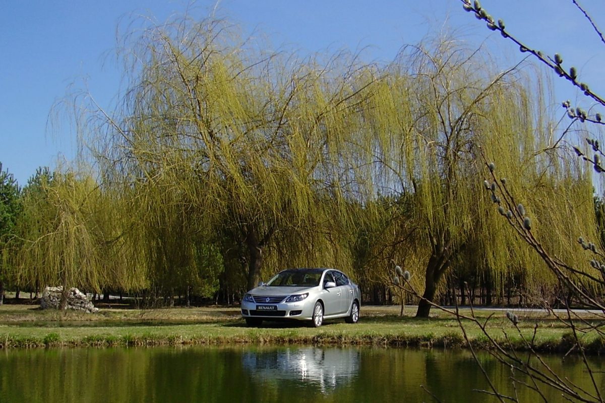 RENAULT LATITUDE