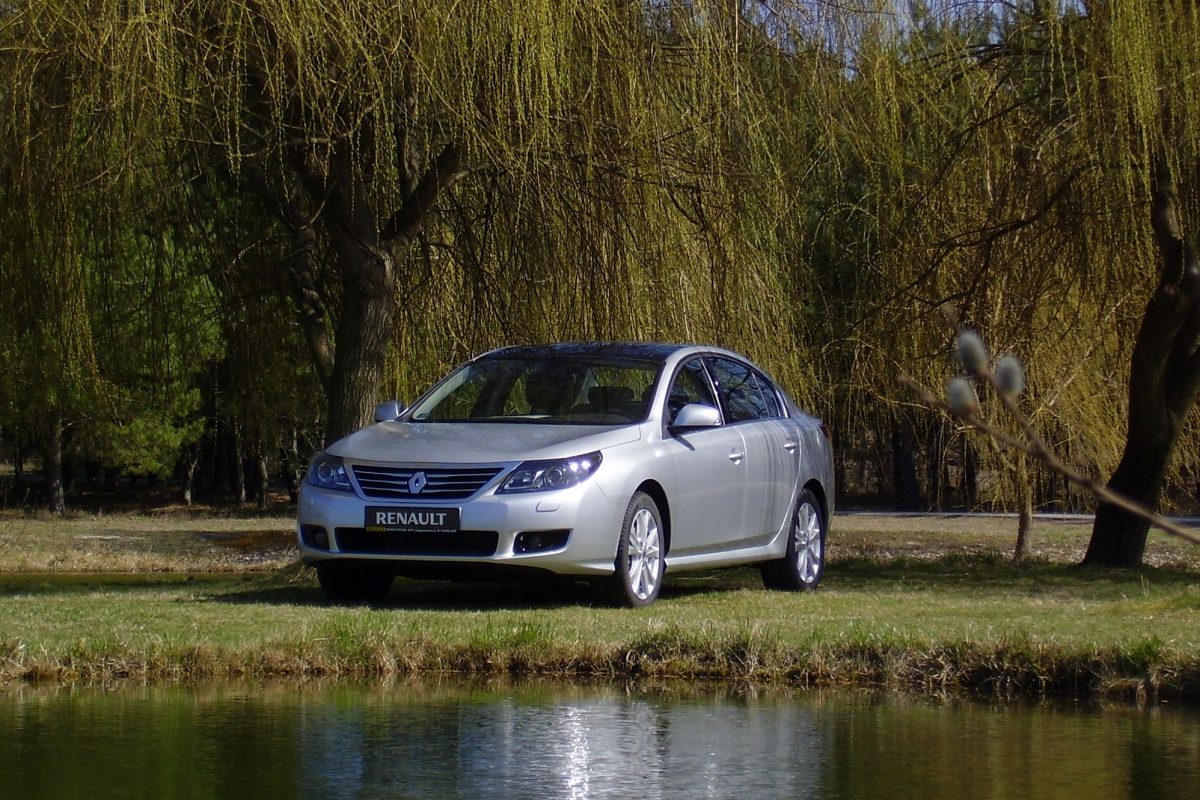 RENAULT LATITUDE