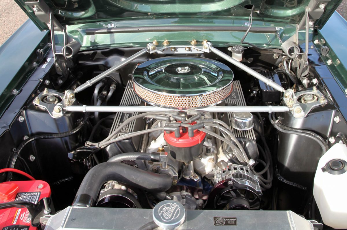 FORD MUSTANG