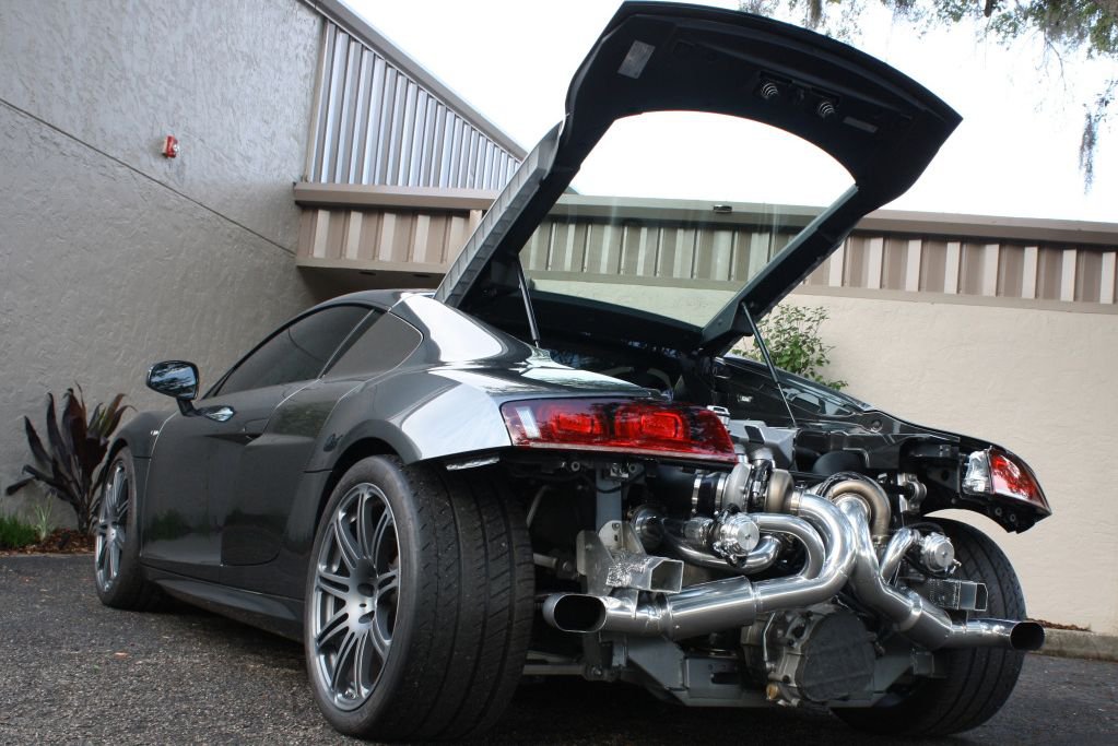 AUDI R8