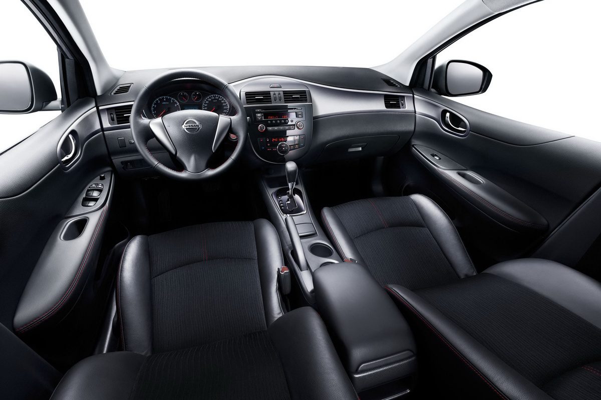 NISSAN TIIDA