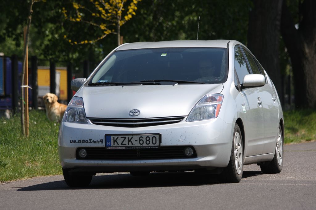 TOYOTA PRIUS