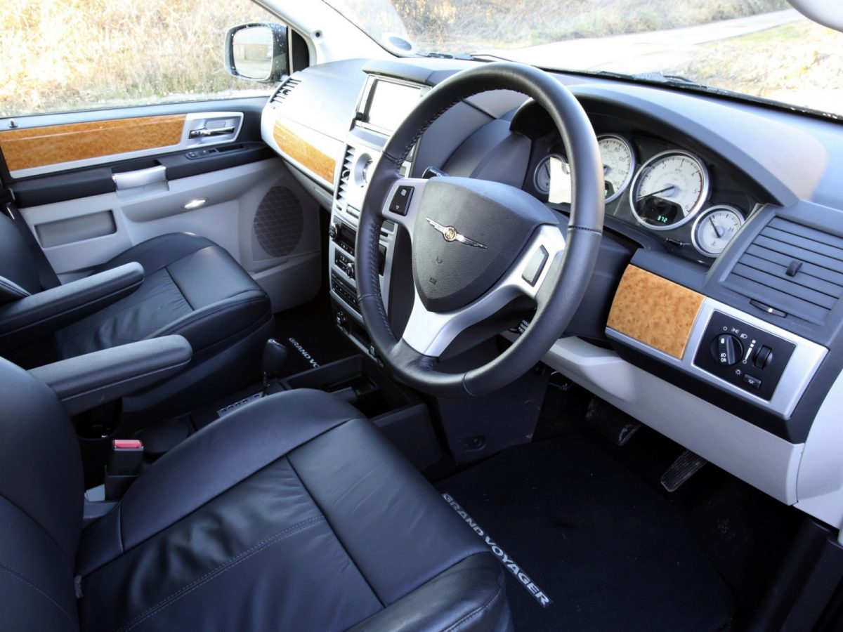 CHRYSLER TOWN & COUNTRY