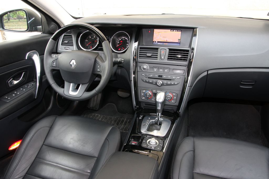 RENAULT LATITUDE