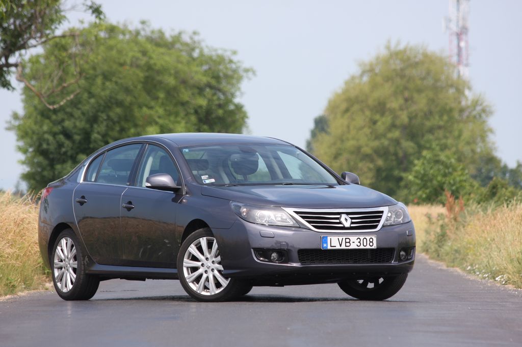 RENAULT LATITUDE